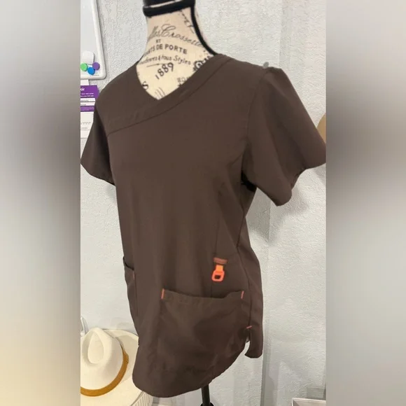 Carhartt Women’s Brown Scrub Top Utility Workwear Short Sleeve Size Small - Picture 2 of 7